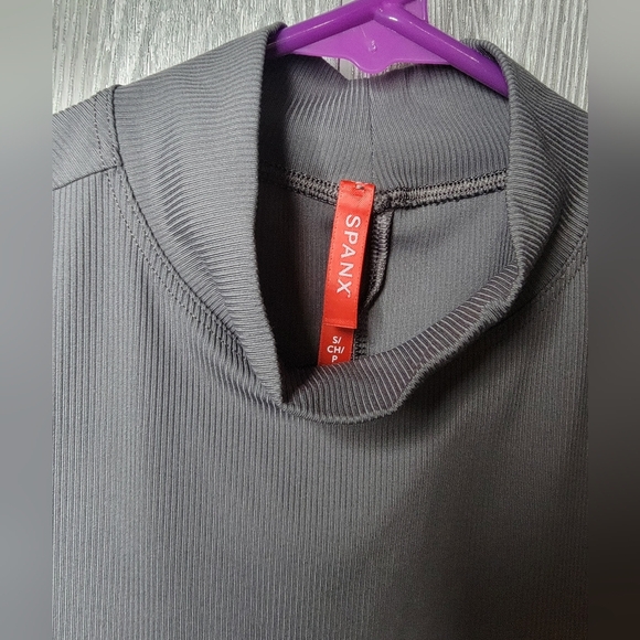 SPANX Small Gray Ribbed Mocked  Neck Bodysuit. - Picture 2 of 5